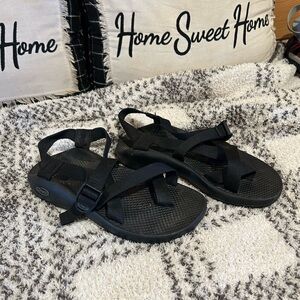 Chaco sandals women’s black with toe loop